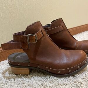 Chacos woman’s clogs